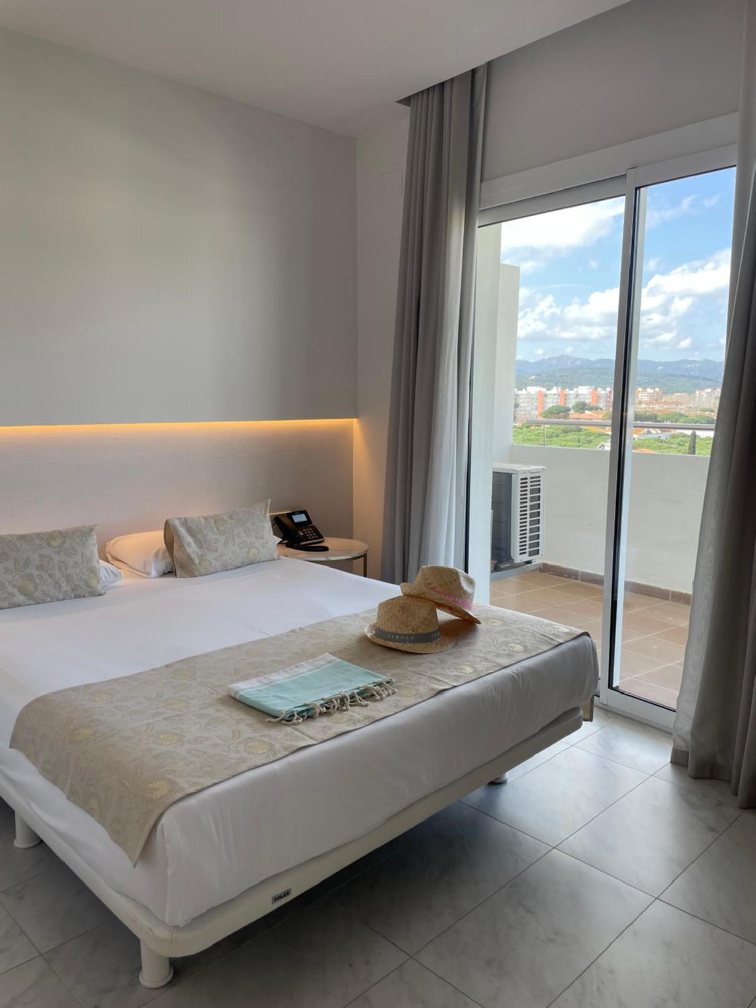 Hotel Aromar Кастел Пладжа де Аро Екстериор снимка